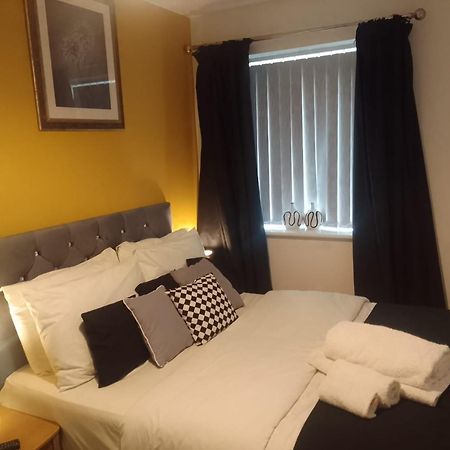 Ideal Home & Cottage Inviting 4 Bedroom Apartments Walsall Exterior photo