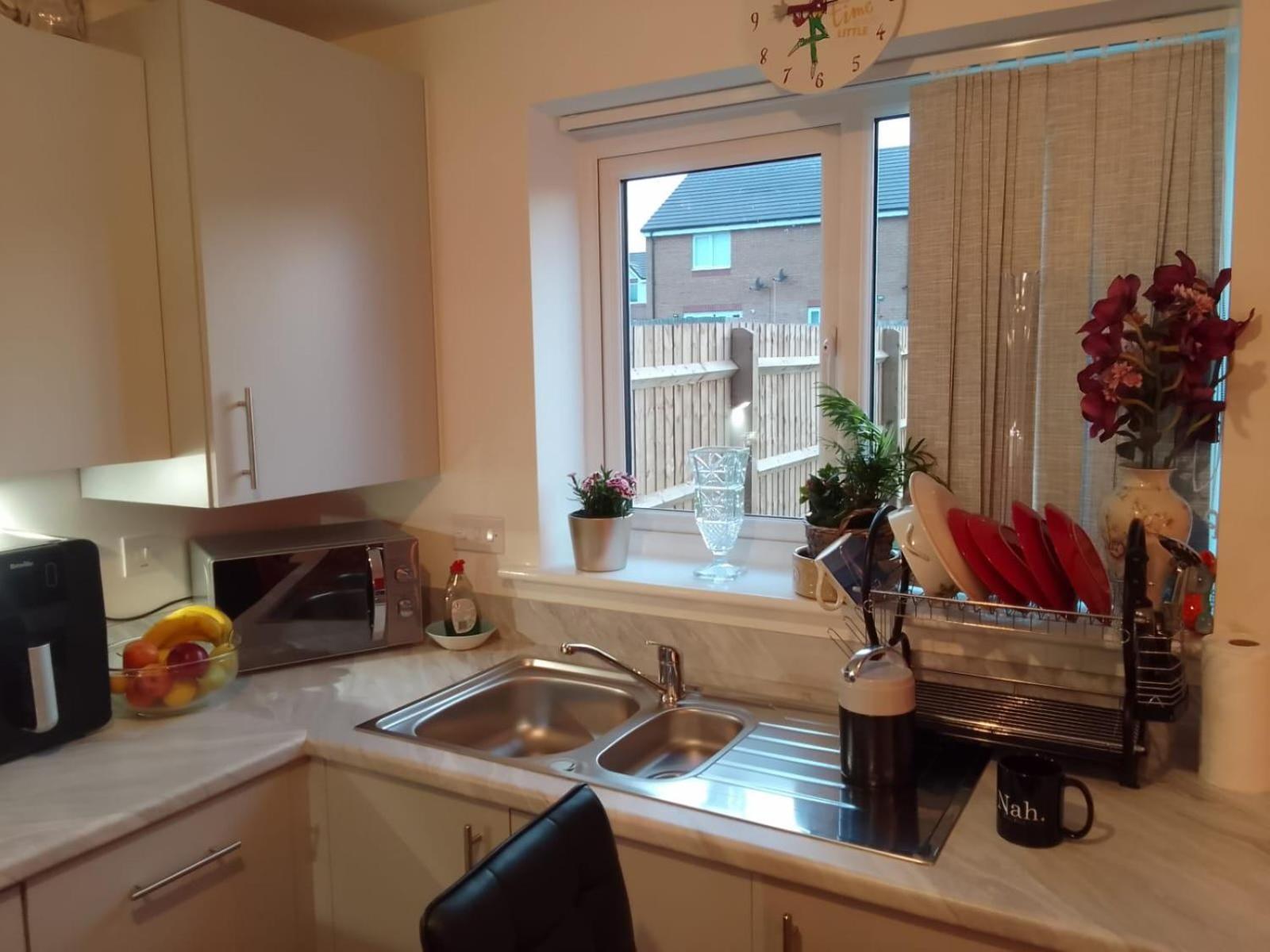Ideal Home & Cottage Inviting 4 Bedroom Apartments Walsall Exterior photo