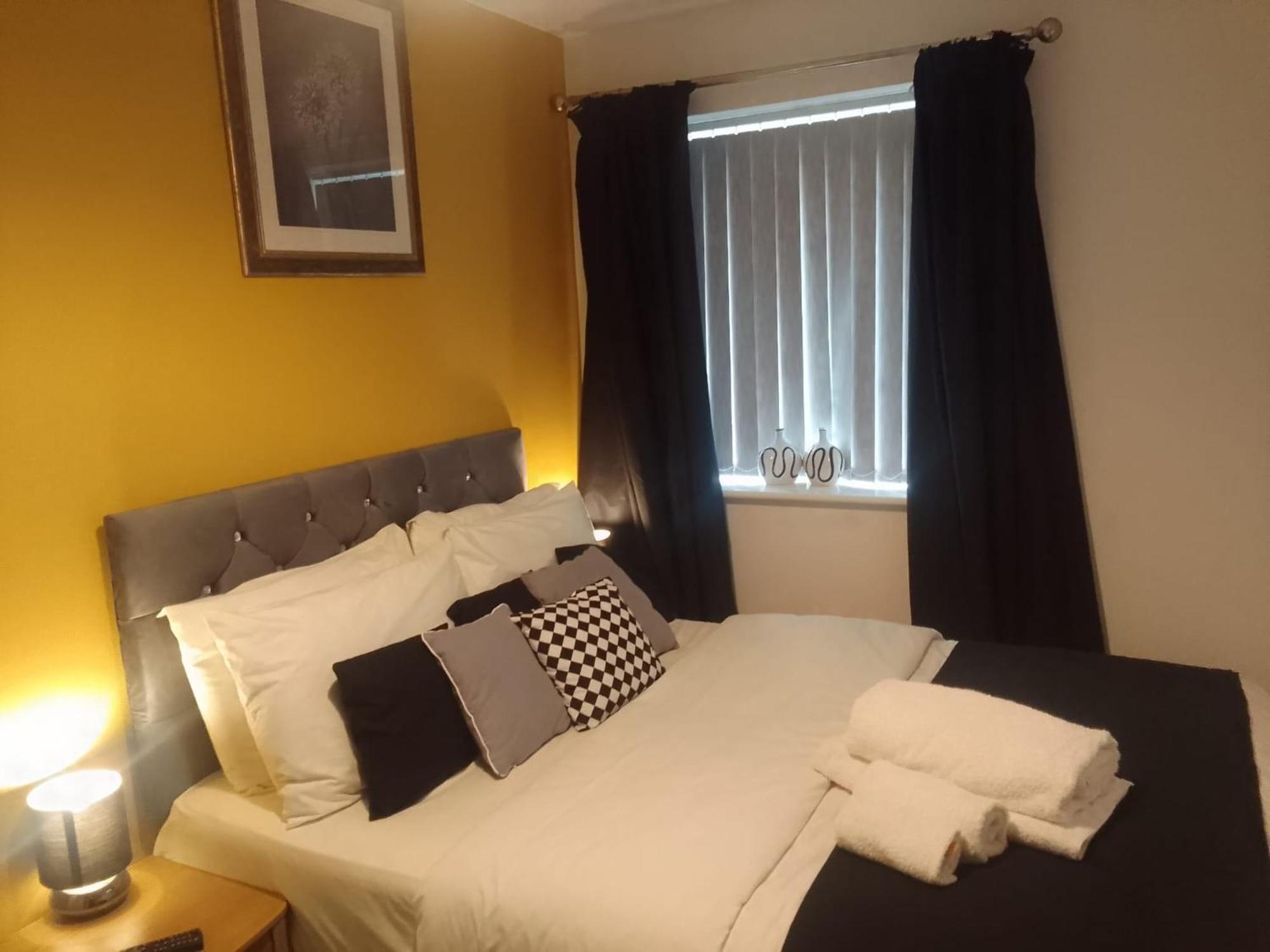 Ideal Home & Cottage Inviting 4 Bedroom Apartments Walsall Exterior photo